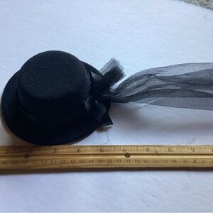 Elegant Black Mini Hat with Mesh Bow Fascinator
BRAND NEW OLD STOCK